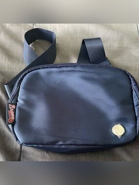 Classic Navy Men's Shoulder Bag Fanny Pack - Atlanta Braves MLB